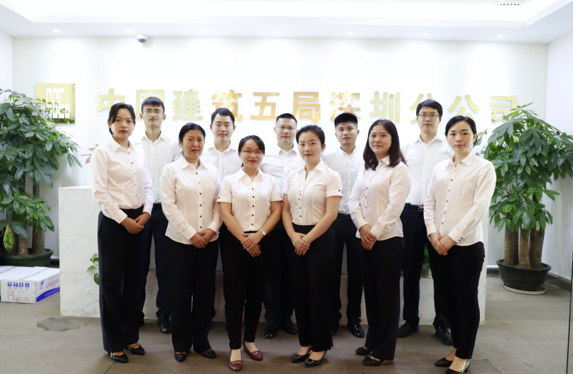 合约法务部团队合影   为表彰先进,树立典型,4月9日,深圳市总工会