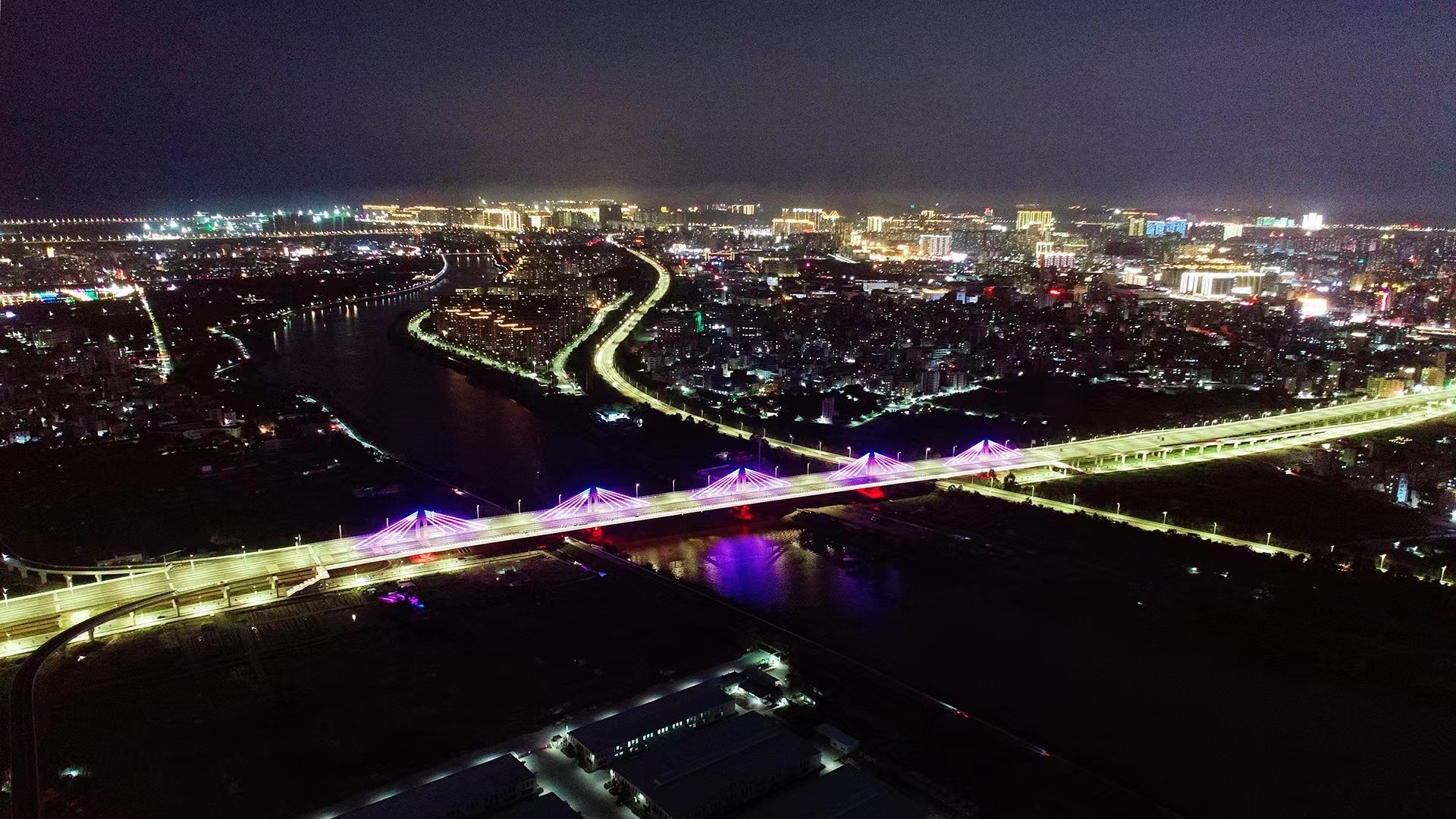 3.汕北大道新津河特大桥航拍夜景.jpg